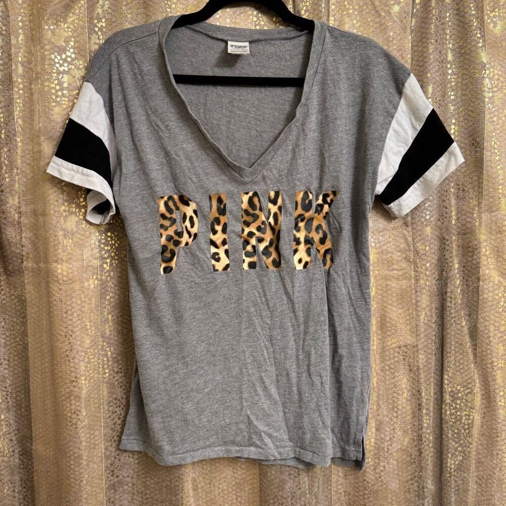 PINK Victorias Secret Gray Black White Cheetah Logo V Neck T‎ Shirt Oversized XS